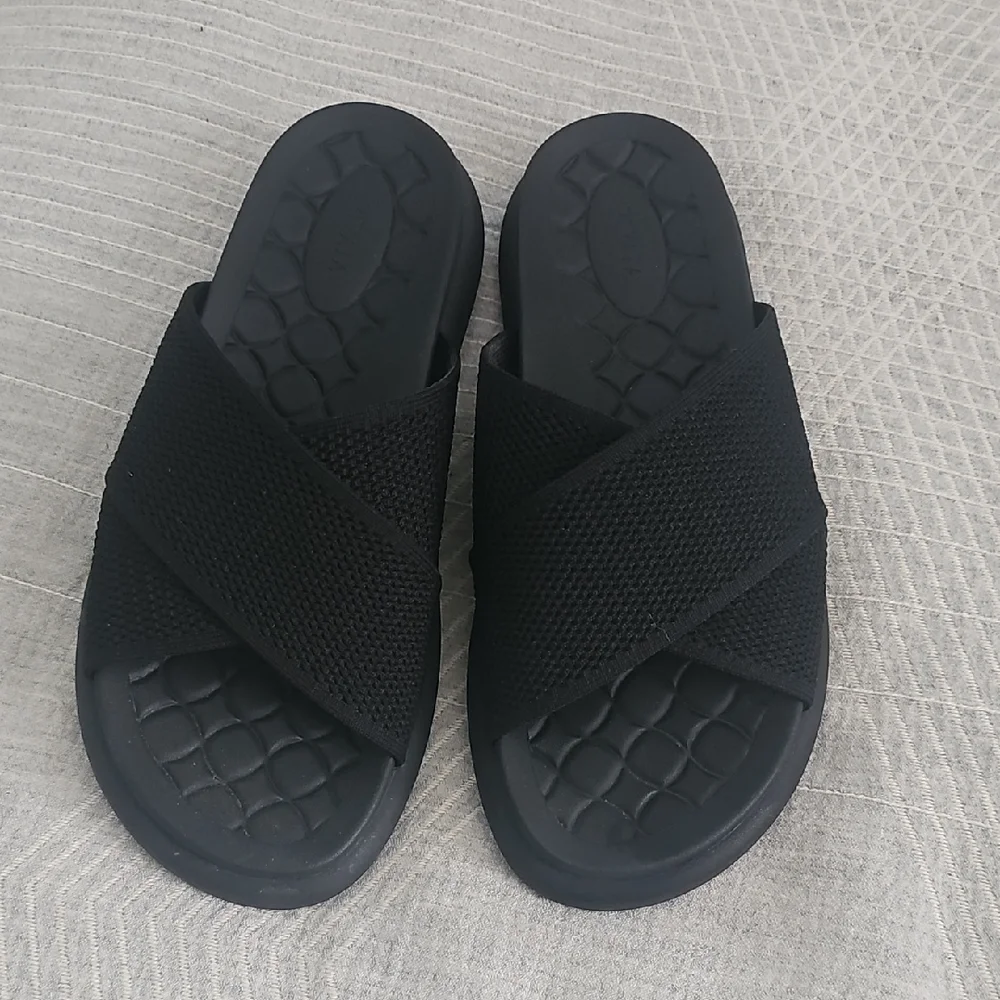 Like New Vivaia Izzy Sandals